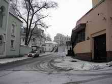 Справа - "Формоза", перед ней - Малый Трёхсвятительский переулок, за ней - Большой Трёхсвятительский. Февраль 2005. Фото WM.  
