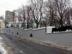 Справа - Морозовский сад. Вид с Хохловского переулка. Март 2005. Фото WM.