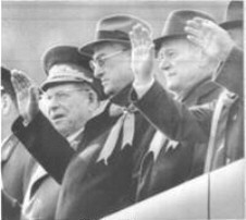Д.Ф.Устинов, Ю.В.Андропов и Н.А.Тихонов на трибуне мавзолея, 1983 г. Фото fotobank.com