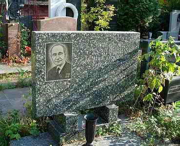 Могила В.В.Кузнецова на Новодевичьем кладбище