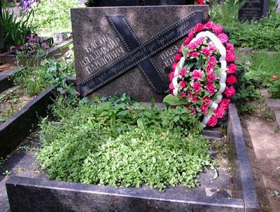 Могила Владимира Басова на Кунцевском кладбище