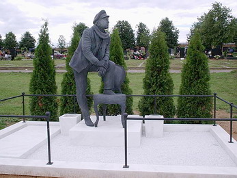 Могила Арчила Гомиашвили на Троекуровском кладбище