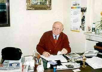 Арчил Гомиашвили в своём офисе клуба "Золотой Остап"