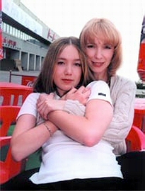 Марина Левтова с дочерью Дарьей Мороз