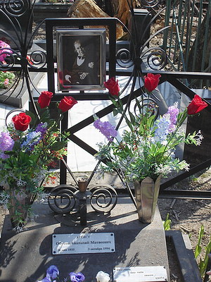 Могила Анатолия Обухова на Перовском кладбище