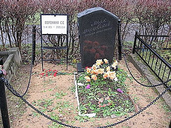 Могила Марка Перцовского на Троекуровском кладбище