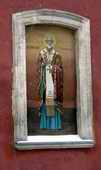 Икона Николая Чудотворца на стене храма Николы в Подкопаях. Март 2005. Фото WM.