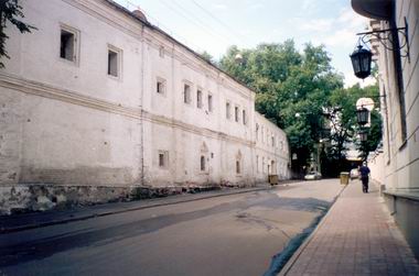 Колпачный переулок. Слева - палаты Мазепы. Лето 2004. Фото WM.