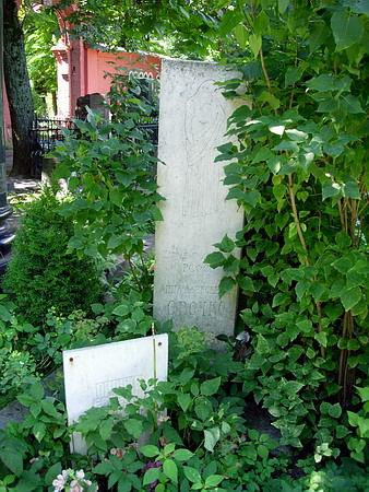 Могила Анны Орочко на Новодевичьем кладбище